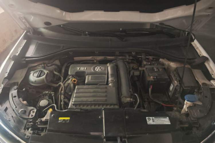 Used Volkswagen T-ROC 2019 280TSI DSG Two-Wheel Drive Comfort Version China VI Standard Engine Bay