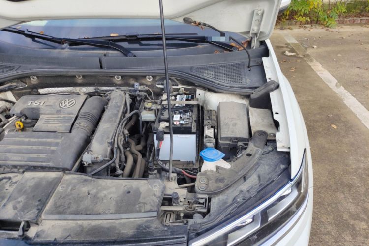Used Volkswagen T-ROC 2019 280TSI DSG Two-Wheel Drive R-Line Pro Engine Bay Left