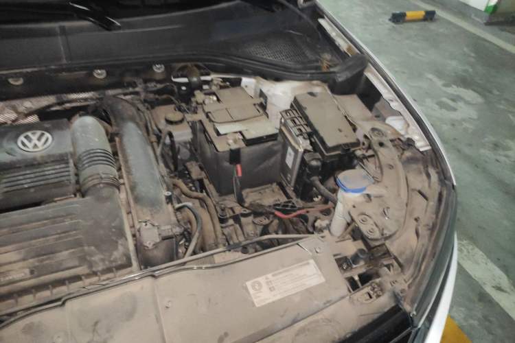 Used Volkswagen T-ROC 2019 230TSI DSG Two-Wheel-Drive Advanced Version China VI Standard Engine Bay Left