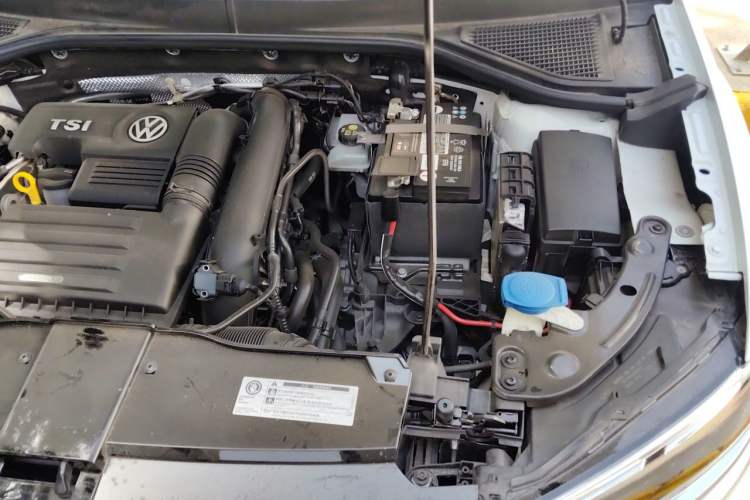 Used Volkswagen T-ROC 2019 280TSI DSG Two-Wheel Drive Comfort Version China VI Standard Engine Bay Left