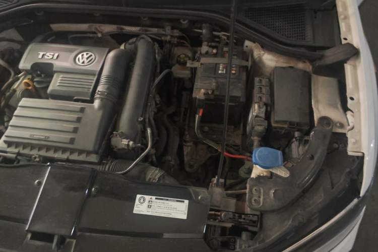 Used Volkswagen T-ROC 2019 280TSI DSG Two-Wheel Drive Comfort Version China VI Standard Engine Bay Left