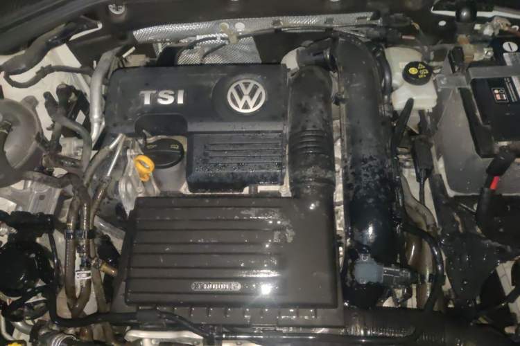 Used Volkswagen T-ROC 2019 230TSI DSG Two-Wheel-Drive Advanced Version China VI Standard Engine Bay Left