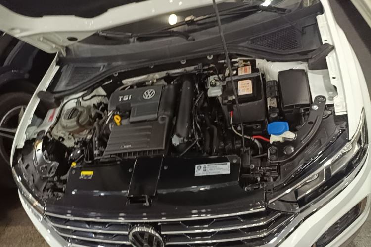 Used Volkswagen T-ROC 2019 280TSI DSG Two-Wheel Drive Comfort Version China VI Standard Engine Bay