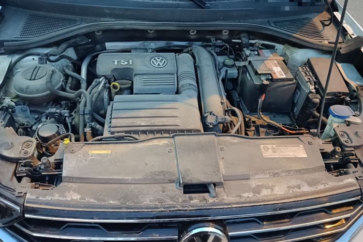 Used Volkswagen T-ROC 2019 280TSI DSG Two-Wheel Drive Comfort Version China VI Standard Engine Bay