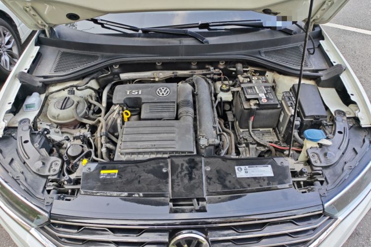 Used Volkswagen T-ROC 2019 280TSI DSG Two-Wheel Drive Comfort Version China VI Standard Engine Bay