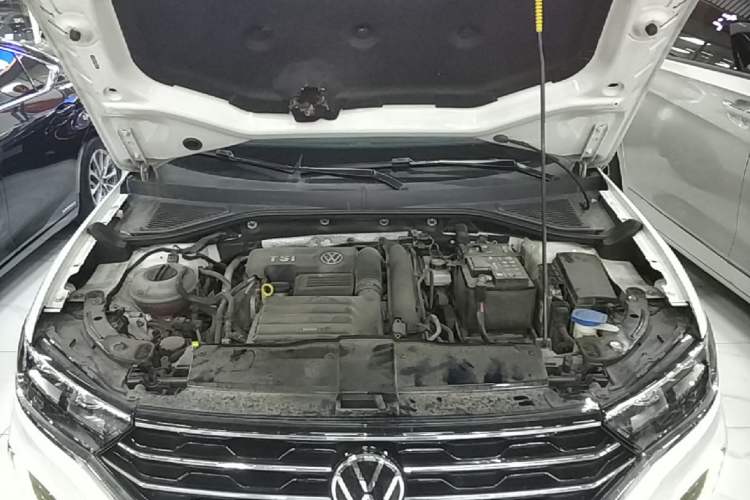 Used Volkswagen T-ROC 2019 280TSI DSG Two-Wheel Drive Comfort Version China VI Standard Engine Bay