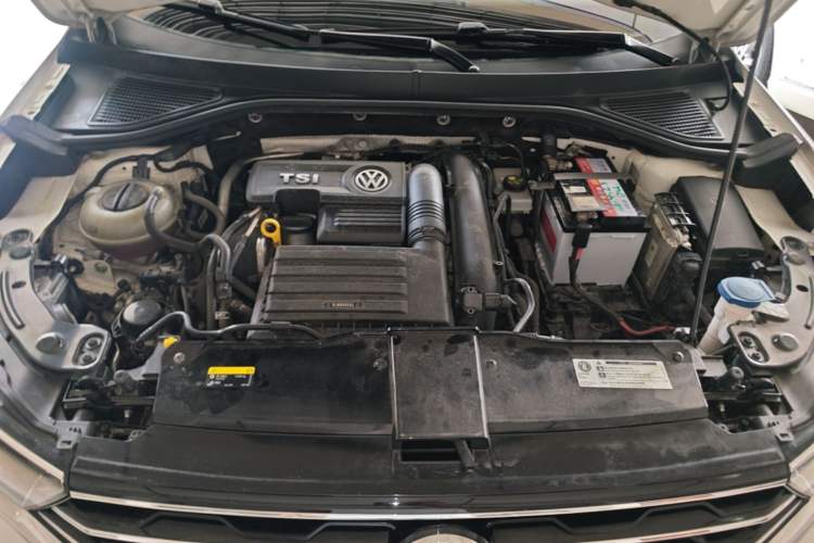 Used Volkswagen T-ROC 2019 280TSI DSG Two-Wheel Drive Advanced Version China VI Standard Engine Bay