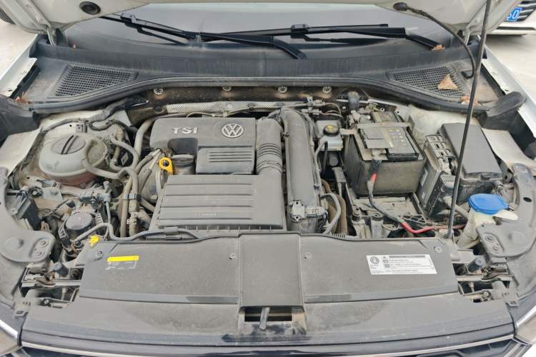 Used Volkswagen T-ROC 2019 280TSI DSG Two-Wheel Drive Comfort Version China VI Standard Engine Bay