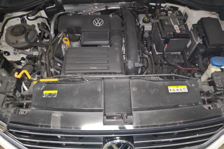 Used Volkswagen T-ROC 2019 280TSI DSG Two-Wheel Drive Advanced Version China VI Standard Engine Bay