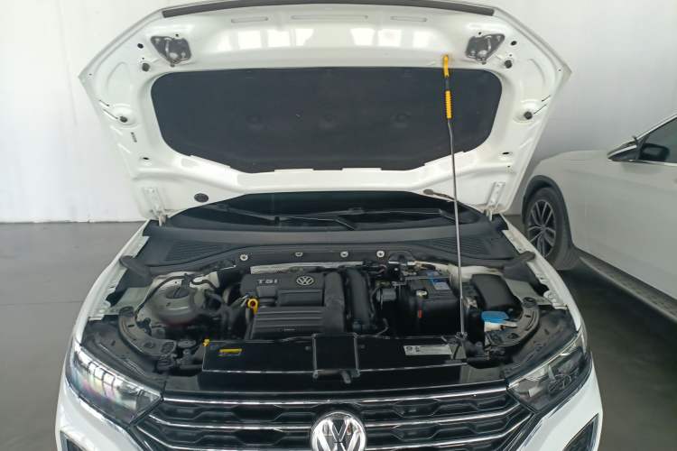 Used Volkswagen T-ROC 2019 280TSI DSG Two-Wheel Drive Comfort Version China VI Standard Engine Bay