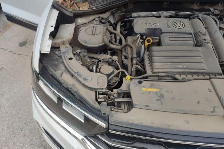 Used Volkswagen T-ROC 2019 230TSI DSG Two-Wheel-Drive Advanced Version China VI Standard Engine Bay Right