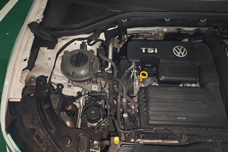 Used Volkswagen T-ROC 2019 280TSI DSG Two-Wheel Drive Advanced Version China VI Standard Engine Bay Right