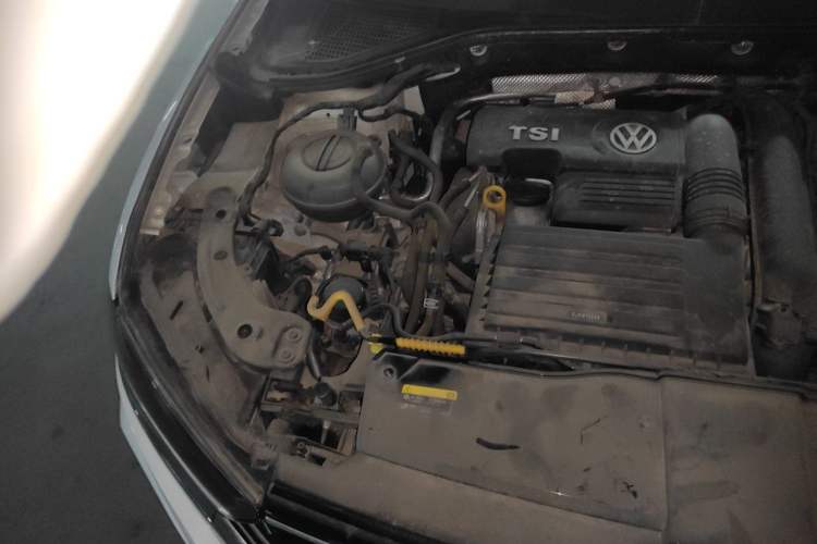 Used Volkswagen T-ROC 2019 230TSI DSG Two-Wheel-Drive Advanced Version China VI Standard Engine Bay Right