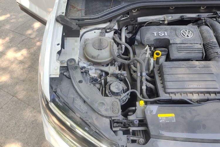 Used Volkswagen T-ROC 2019 280TSI DSG Two-Wheel Drive Comfort Version China VI Standard Engine Bay Right