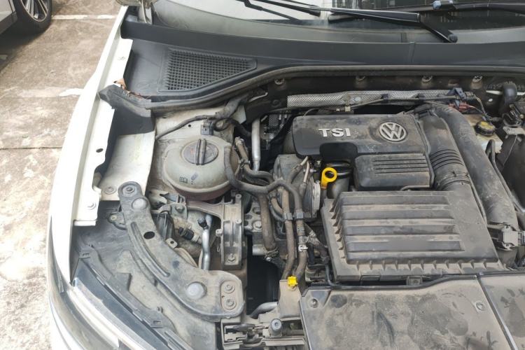 Used Volkswagen T-ROC 2019 230TSI DSG Two-Wheel Drive Advanced Version China V Standard Engine Bay Right