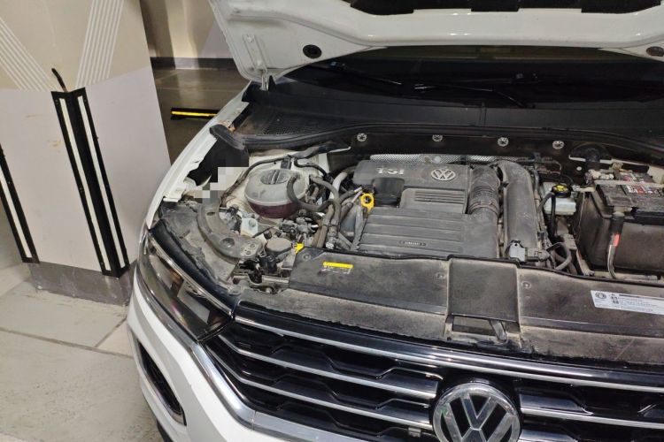 Used Volkswagen T-ROC 2019 230TSI DSG Two-Wheel-Drive Advanced Version China VI Standard Engine Bay Right