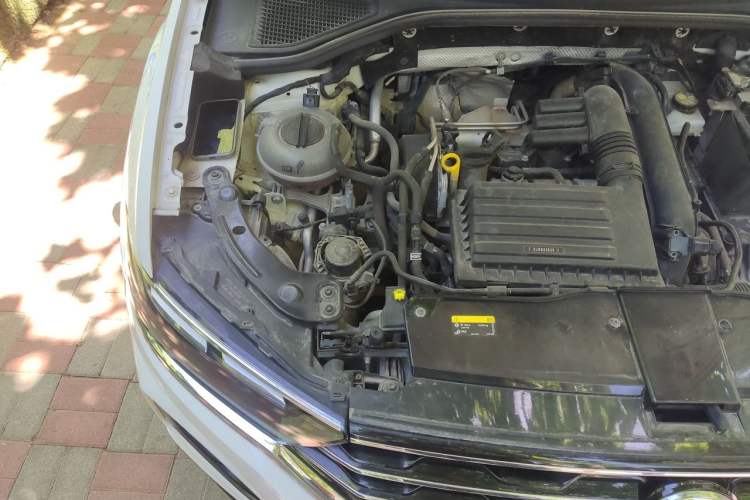 Used Volkswagen T-ROC 2019 280TSI DSG Two-Wheel Drive Comfort Version China VI Standard Engine Bay Right