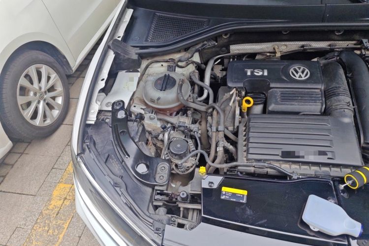 Used Volkswagen T-ROC 2019 230TSI DSG Two-Wheel-Drive Advanced Version China VI Standard Engine Bay Right