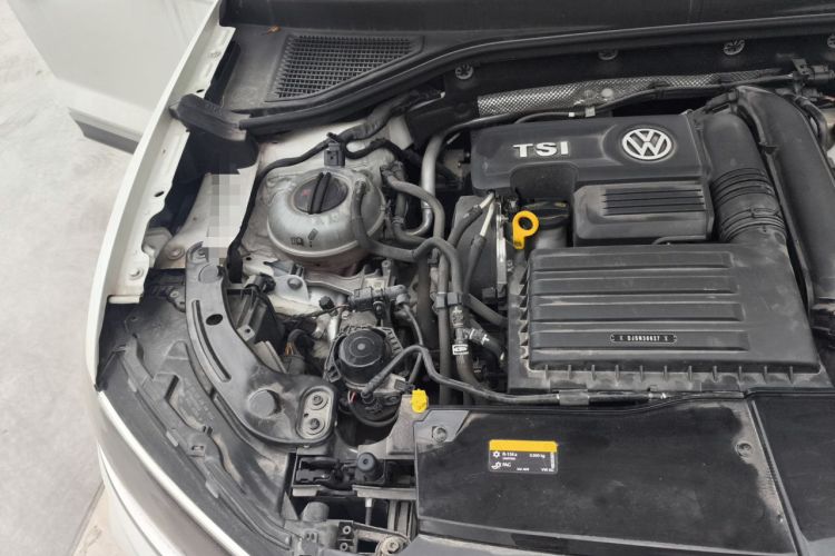 Used Volkswagen T-ROC 2019 280TSI DSG Two-Wheel Drive Comfort Version China VI Standard Engine Bay Right