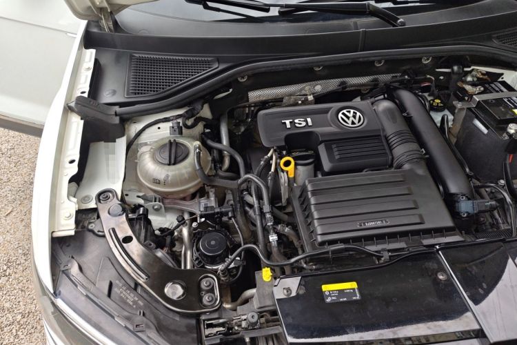 Used Volkswagen T-ROC 2019 280TSI DSG Two-Wheel Drive Comfort Version China VI Standard Engine Bay Right