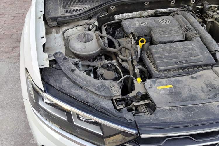 Used Volkswagen T-ROC 2019 230TSI DSG Two-Wheel-Drive Advanced Version China VI Standard Engine Bay Right
