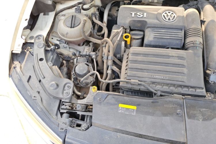 Used Volkswagen T-ROC 2019 230TSI DSG Two-Wheel-Drive Advanced Version China VI Standard Engine Bay Right
