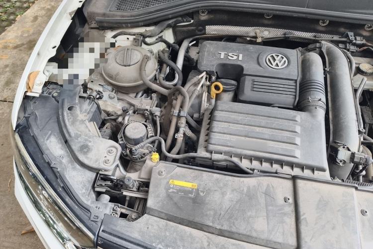 Used Volkswagen T-ROC 2019 230TSI DSG Two-Wheel-Drive Advanced Version China VI Standard Engine Bay Right