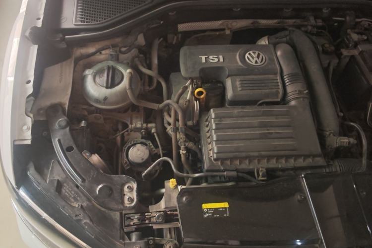 Used Volkswagen T-ROC 2019 280TSI DSG Two-Wheel Drive Comfort Version China VI Standard Engine Bay Right