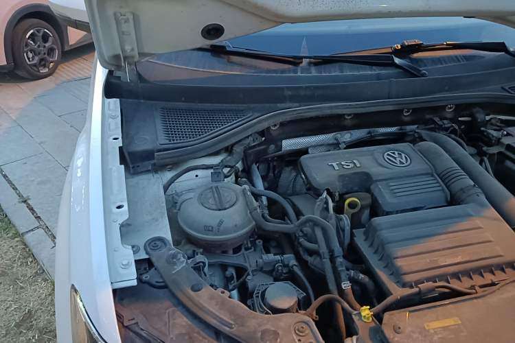 Used Volkswagen T-ROC 2019 280TSI DSG Two-Wheel Drive Comfort Version China VI Standard Engine Bay Right