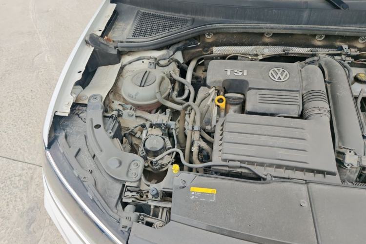 Used Volkswagen T-ROC 2019 280TSI DSG Two-Wheel Drive Comfort Version China VI Standard Engine Bay Right