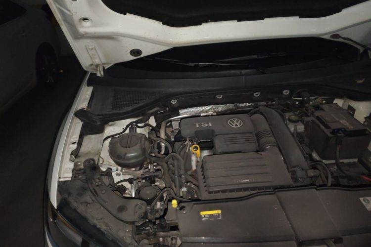 Used Volkswagen T-ROC 2019 280TSI DSG Two-Wheel Drive Comfort Version China VI Standard Engine Bay Right