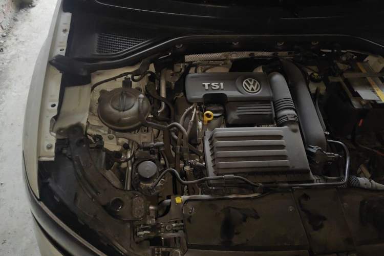 Used Volkswagen T-ROC 2019 280TSI DSG Two-Wheel Drive R-Line Pro Engine Bay Right