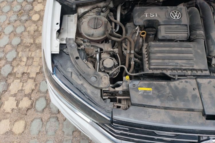 Used Volkswagen T-ROC 2019 230TSI DSG Two-Wheel-Drive Advanced Version China VI Standard Engine Bay Right