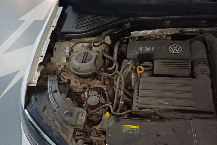 Used Volkswagen T-ROC 2019 230TSI DSG Two-Wheel-Drive Advanced Version China VI Standard Engine Bay Right