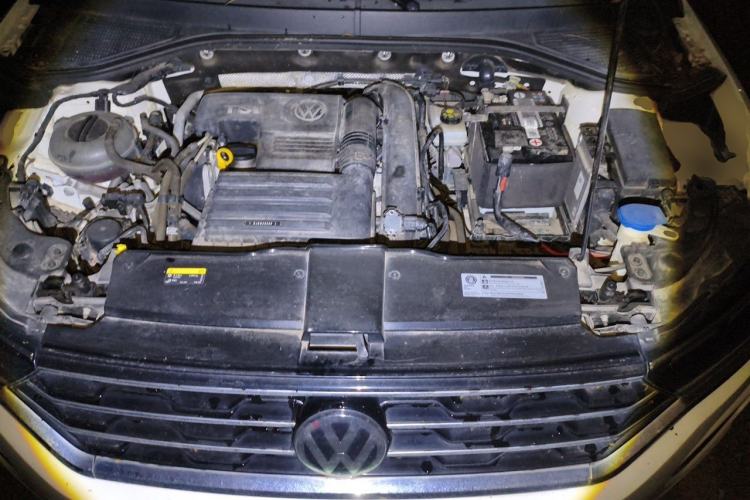 Used Volkswagen T-ROC 2019 280TSI DSG Two-Wheel Drive Comfort Version China VI Standard Engine Bay