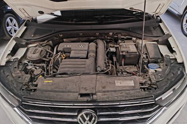 Used Volkswagen T-ROC 2019 280TSI DSG Two-Wheel Drive Comfort Version China VI Standard Engine Bay