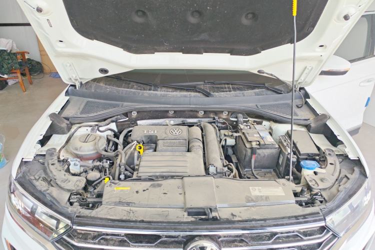 Used Volkswagen T-ROC 2019 280TSI DSG Two-Wheel Drive Comfort Version China VI Standard Engine Bay