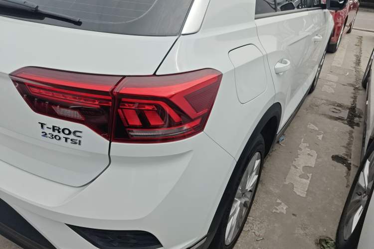 Used Volkswagen T-ROC 2019 230TSI DSG Two-Wheel-Drive Advanced Version China VI Standard Exterior 3