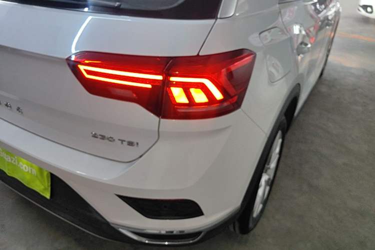 Used Volkswagen T-ROC 2019 230TSI DSG Two-Wheel-Drive Advanced Version China VI Standard Exterior 3
