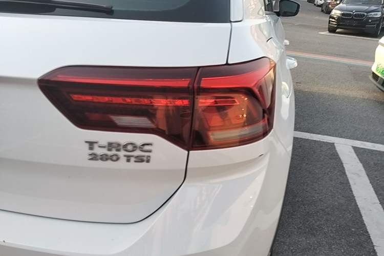 Used Volkswagen T-ROC 2019 280TSI DSG Two-Wheel Drive Comfort Version China VI Standard Exterior 3