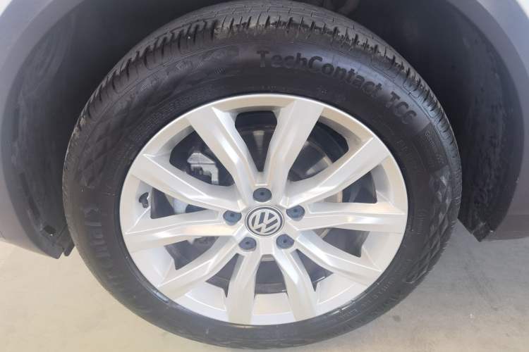 Used Volkswagen T-ROC 2019 230TSI DSG Two-Wheel-Drive Advanced Version China VI Standard Exterior 4