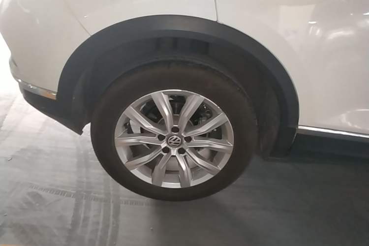 Used Volkswagen T-ROC 2019 280TSI DSG Two-Wheel Drive Advanced Version China VI Standard Exterior 5
