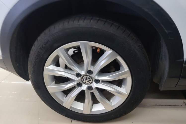 Used Volkswagen T-ROC 2019 230TSI DSG Two-Wheel-Drive Advanced Version China VI Standard Exterior 5