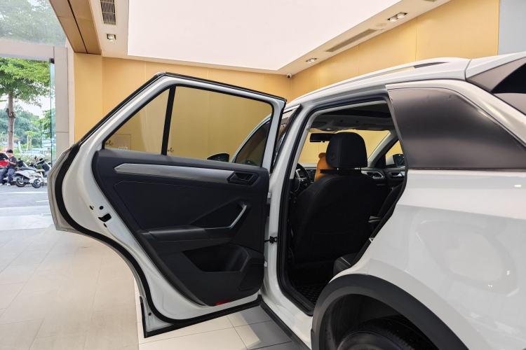 Used Volkswagen T-ROC 2019 230TSI DSG Two-Wheel-Drive Advanced Version China VI Standard Exterior 6