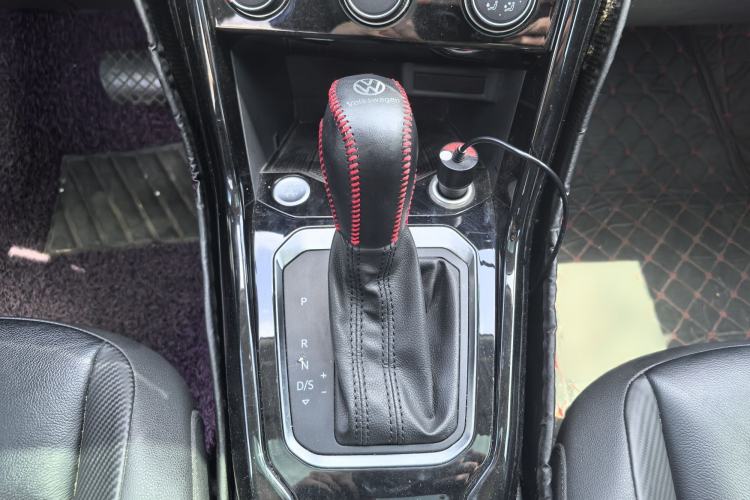 Used Volkswagen T-ROC 2019 280TSI DSG Two-Wheel Drive Comfort Version China VI Standard Gear Lever