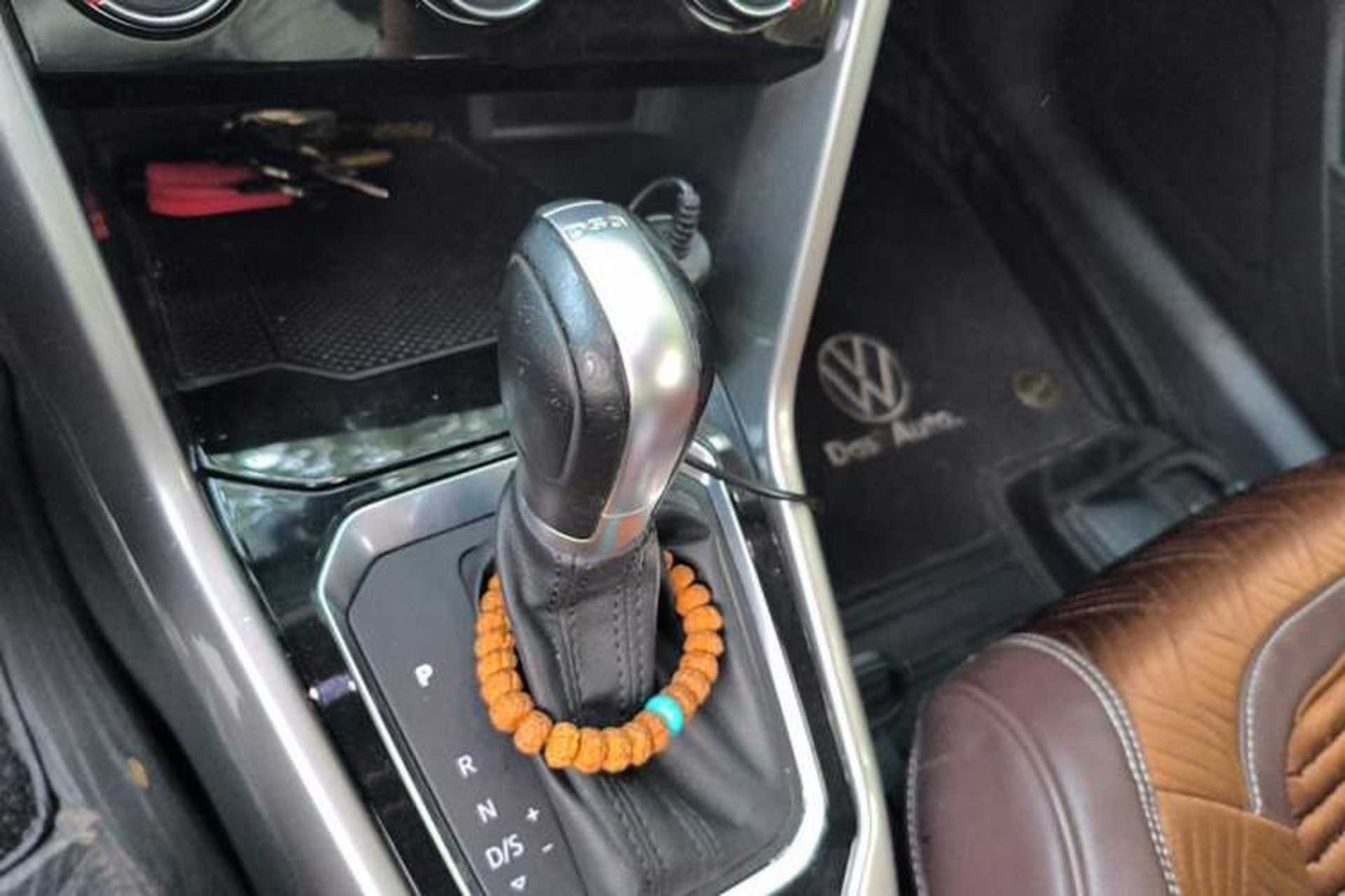 Used Volkswagen T-ROC 2019 230TSI DSG Two-Wheel-Drive Advanced Version China VI Standard Gear Lever