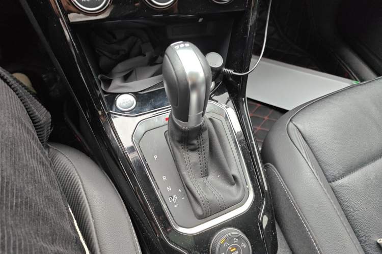 Used Volkswagen T-ROC 2019 280TSI DSG Four-Wheel Drive Comfort Version China V Emission Standard Gear Lever