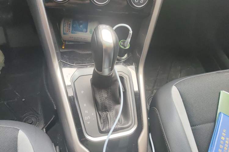 Used Volkswagen T-ROC 2019 230TSI DSG Two-Wheel Drive Advanced Version China V Standard Gear Lever