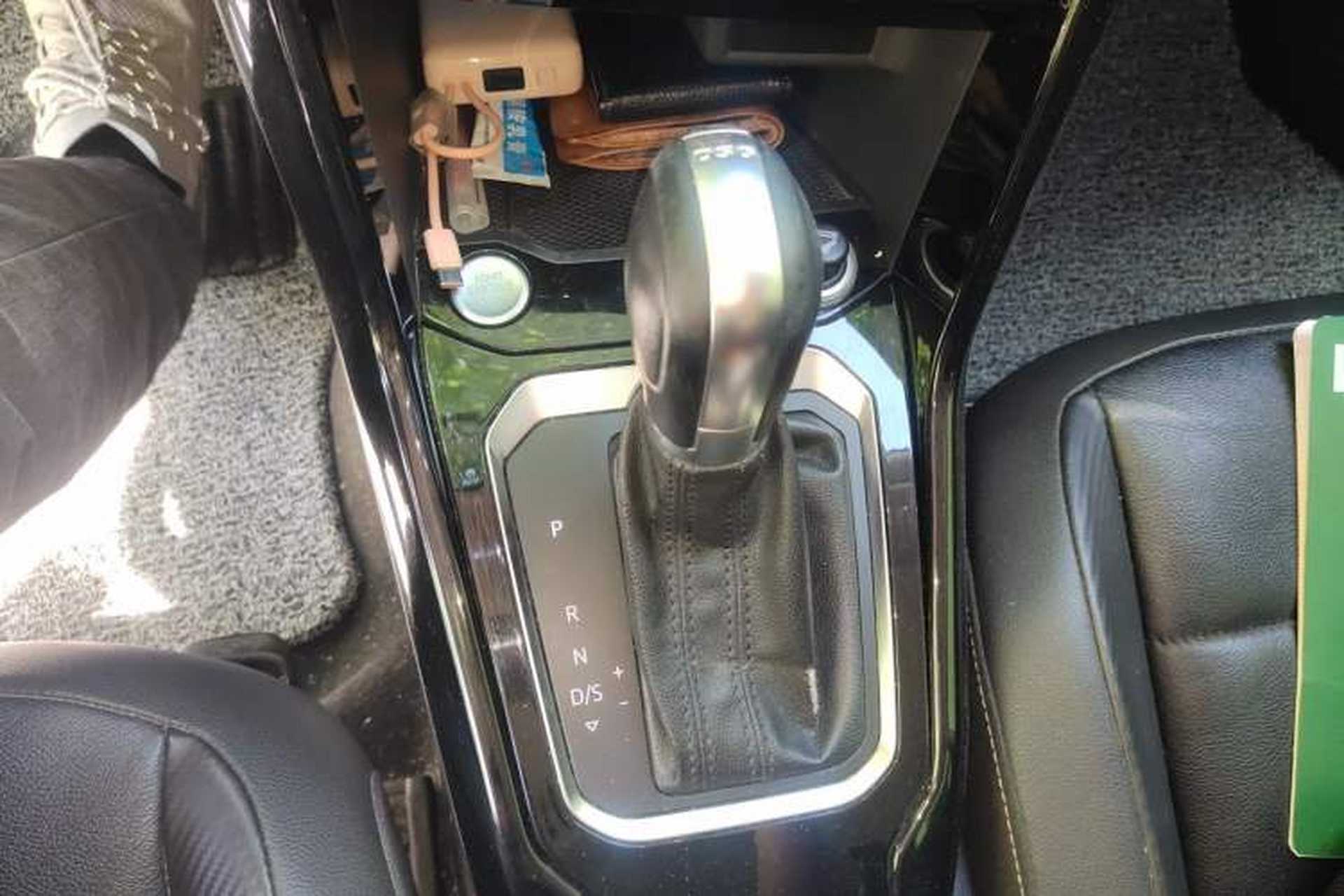Used Volkswagen T-ROC 2019 280TSI DSG Two-Wheel Drive Comfort Version China VI Standard Gear Lever