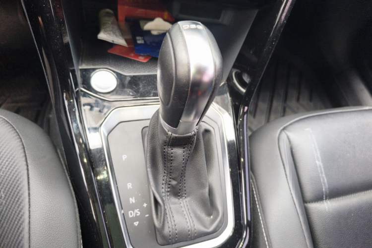 Used Volkswagen T-ROC 2019 280TSI DSG Two-Wheel Drive Comfort Version China VI Standard Gear Lever